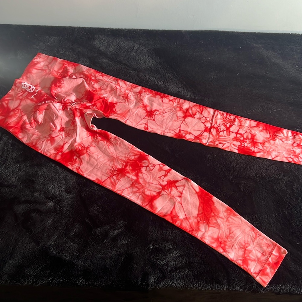 Tie-Dye red leggings NWOT